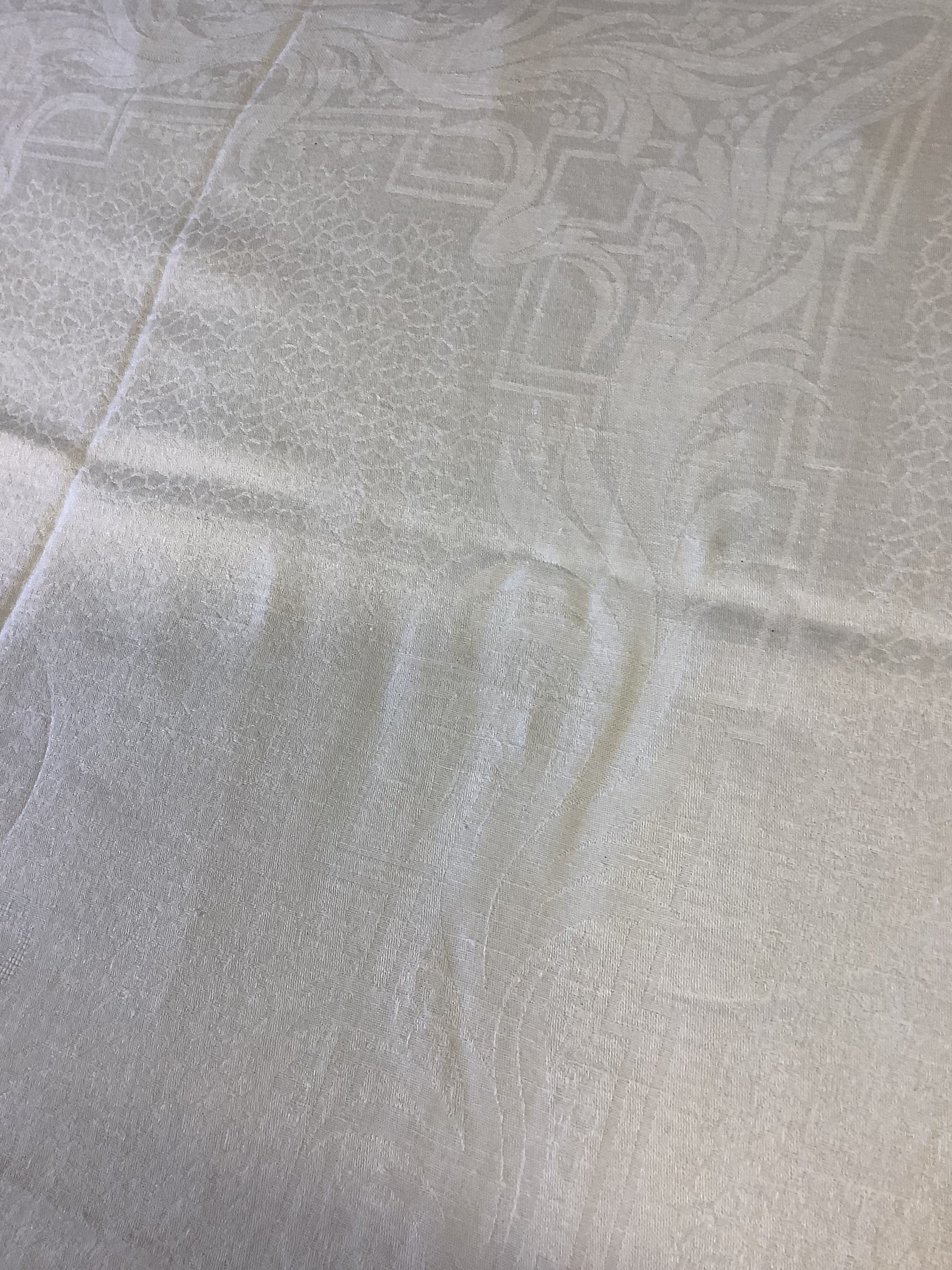 Nappe ancienne en damassé blanc écru et ses six serviettes - Réf 179