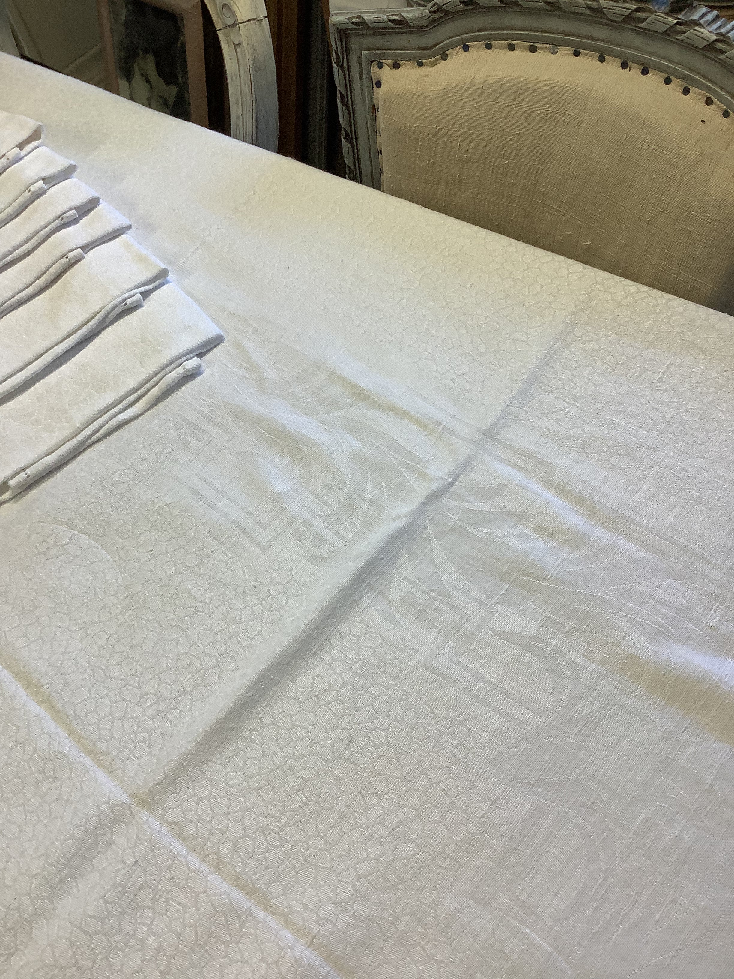 Nappe ancienne en damassé blanc écru et ses six serviettes - Réf 179