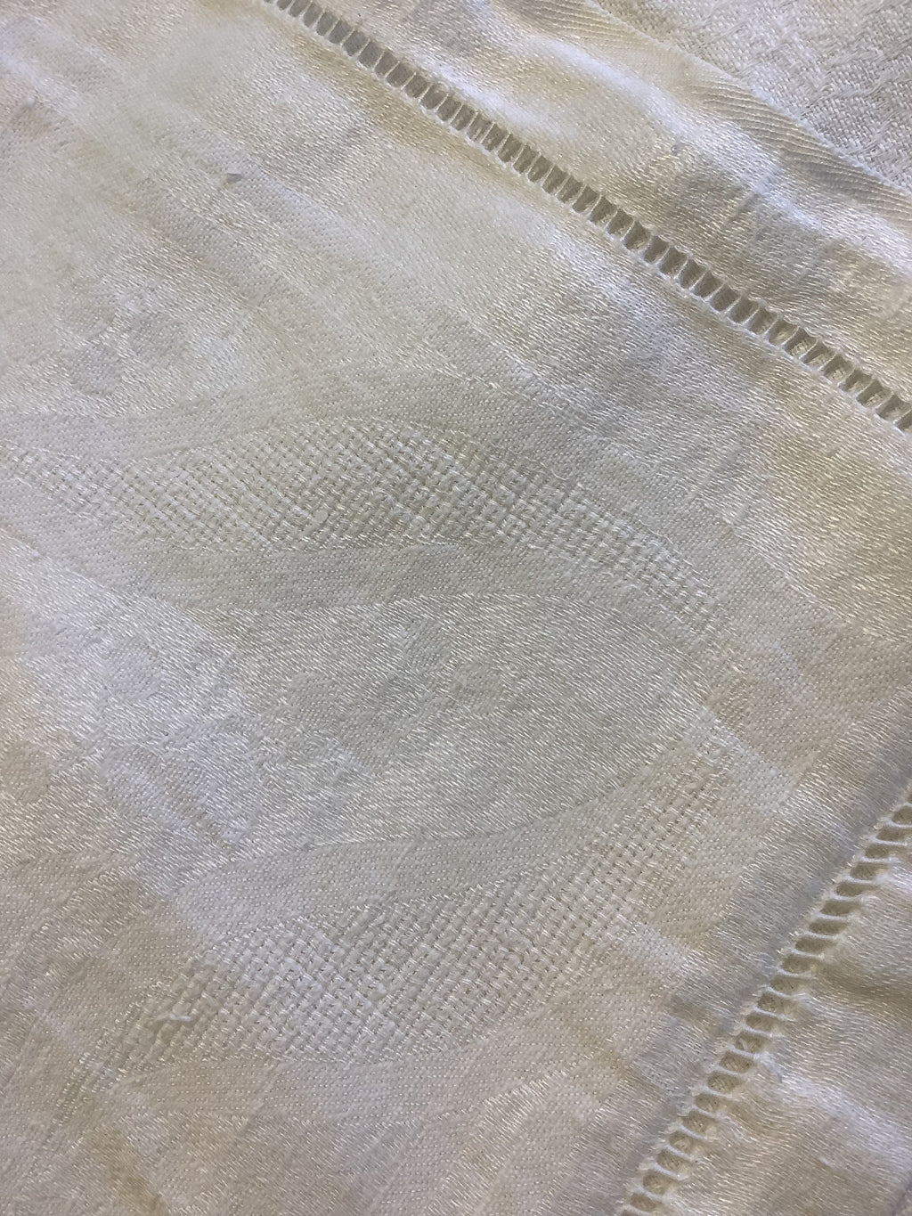 Nappe ancienne en damassé blanc écru et ses six serviettes - Réf 179
