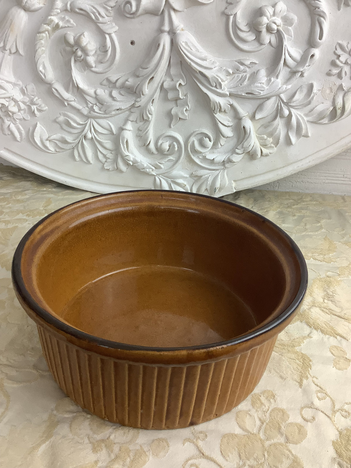 Plat à four ancien en grès vernissé brun, manufacture alsacienne – Ref. 27C