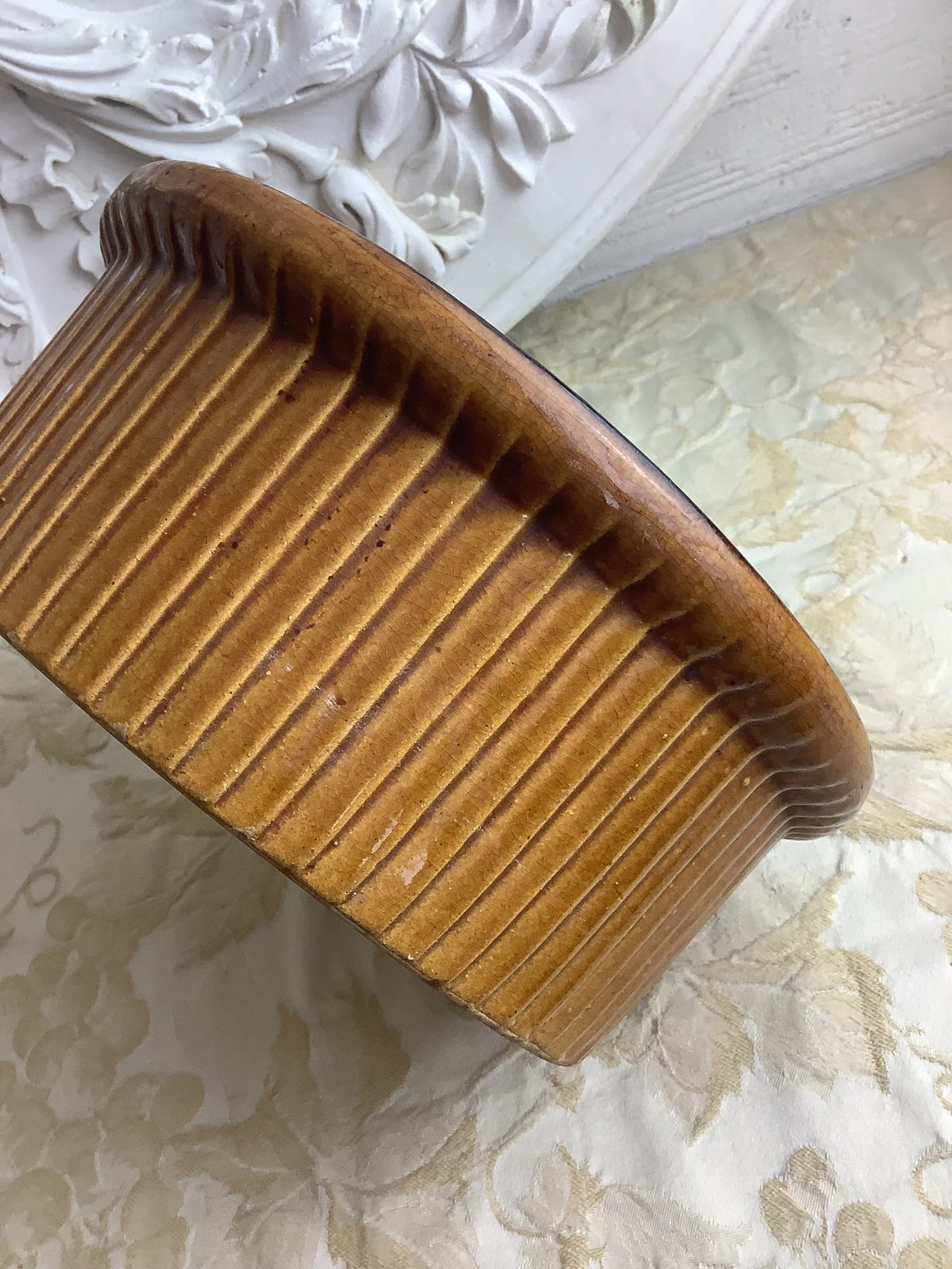 Plat à four ancien en grès vernissé brun, manufacture alsacienne – Ref. 27C