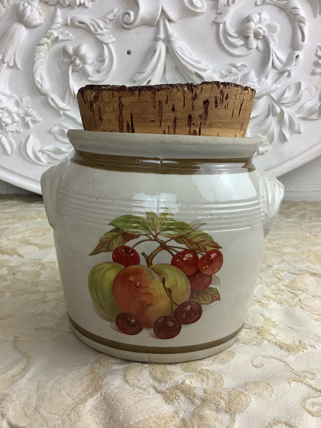 Ancien pot de cuisine en grès LML à décor de fruits avec bouchon en liège – Réf. 27A