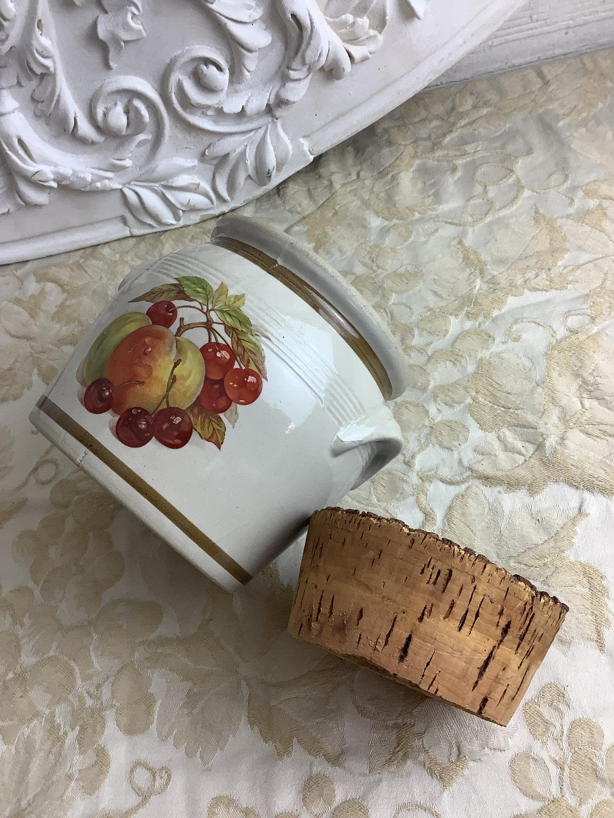 Ancien pot de cuisine en grès LML à décor de fruits avec bouchon en liège – Réf. 27A