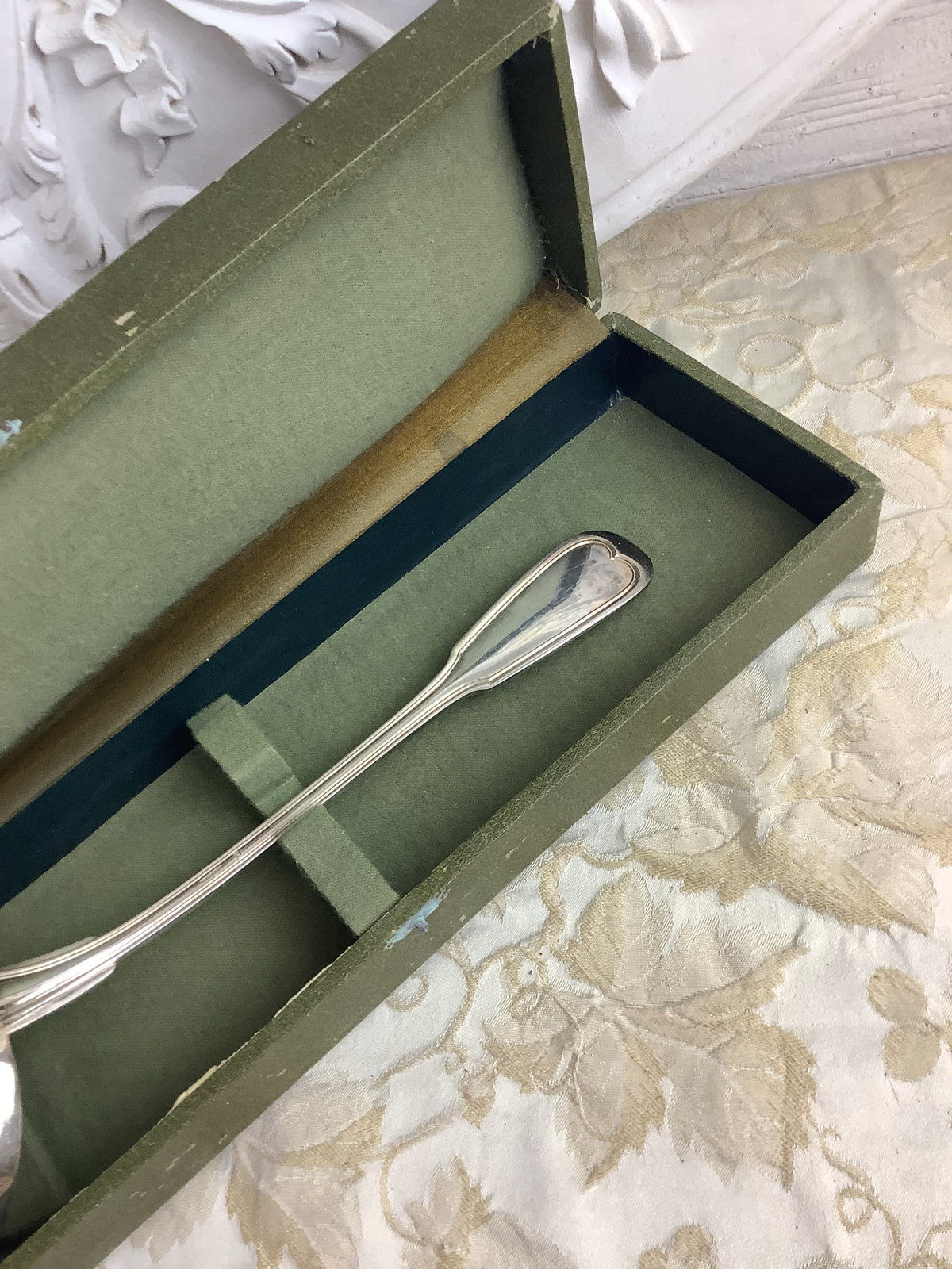 Louche ancienne en métal argenté, modèle vieux filet, avec écrin d’origine – Ref. 27K