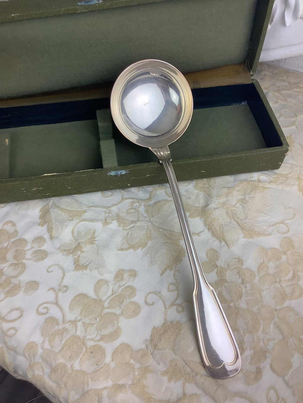 Louche ancienne en métal argenté, modèle vieux filet, avec écrin d’origine – Ref. 27K