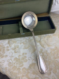 Louche ancienne en métal argenté, modèle vieux filet, avec écrin d’origine – Ref. 27K