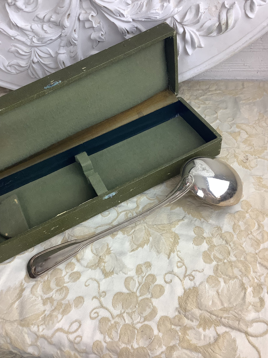 Louche ancienne en métal argenté, modèle vieux filet, avec écrin d’origine – Ref. 27K