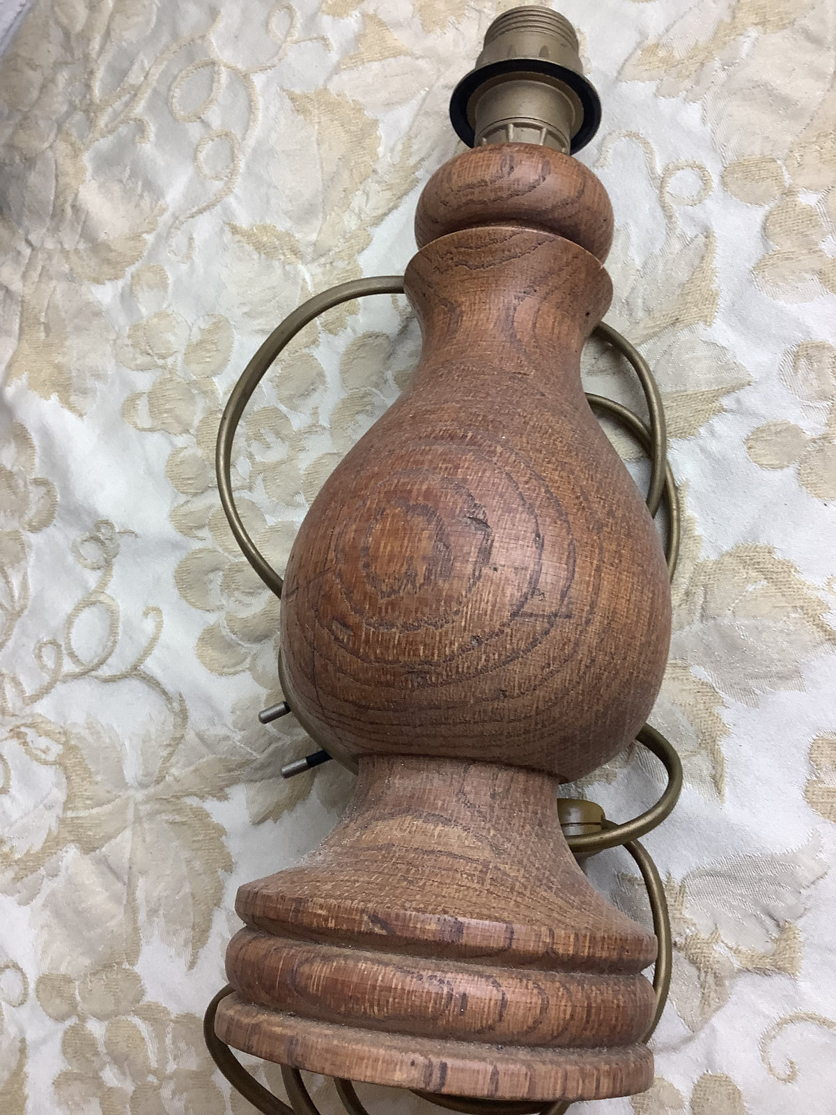 Ancien pied de lampe en chêne massif tourné, style rustique – Réf. 27P