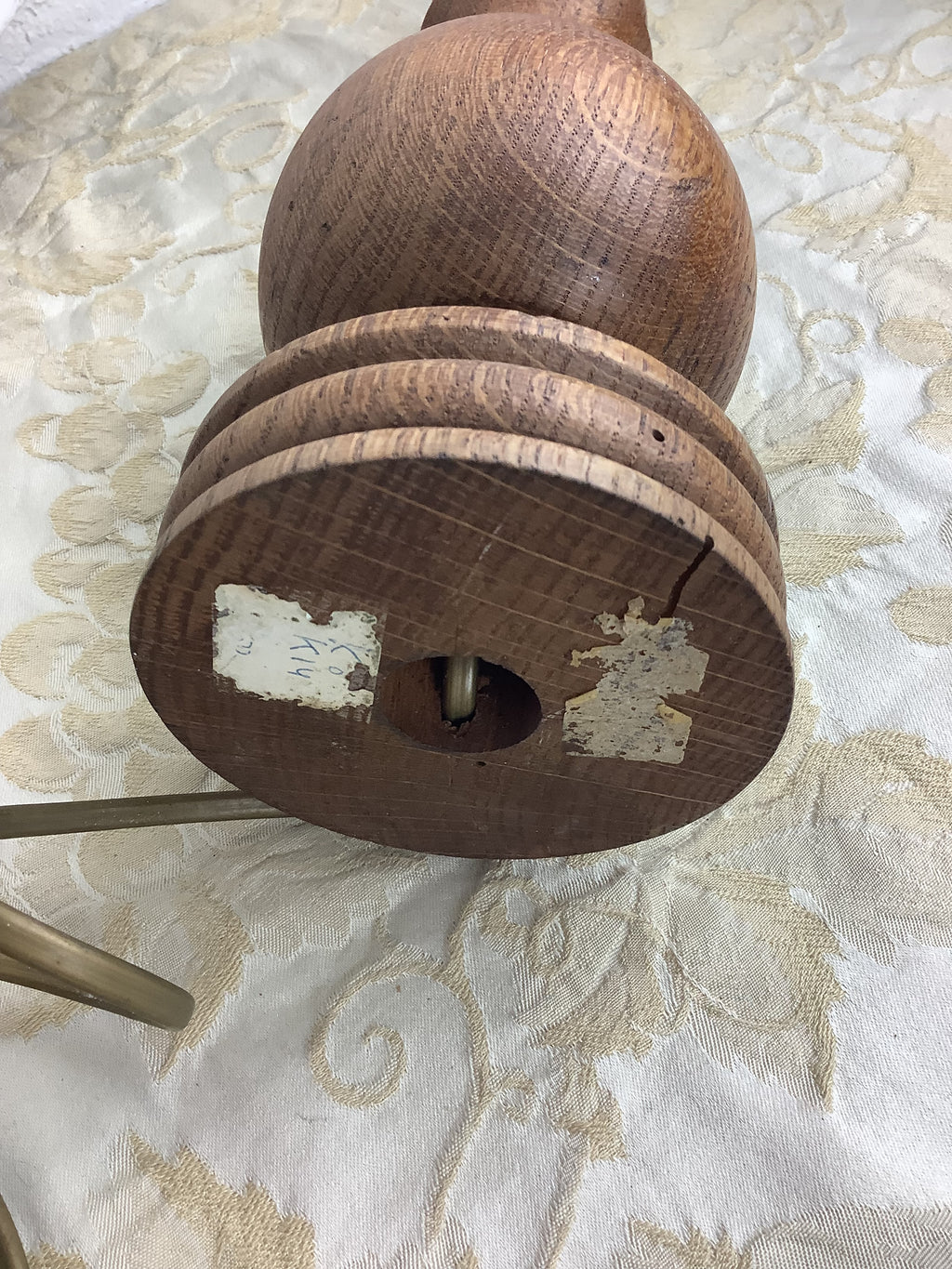 Ancien pied de lampe en chêne massif tourné, style rustique – Réf. 27P