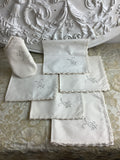 Lot de 6 serviettes de table anciennes en lin brodé main, dentelle au crochet – Réf. 191