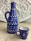 Pichet carafe en céramique bleu cobalt et blanc avec gobelet assorti – Réf. 27S