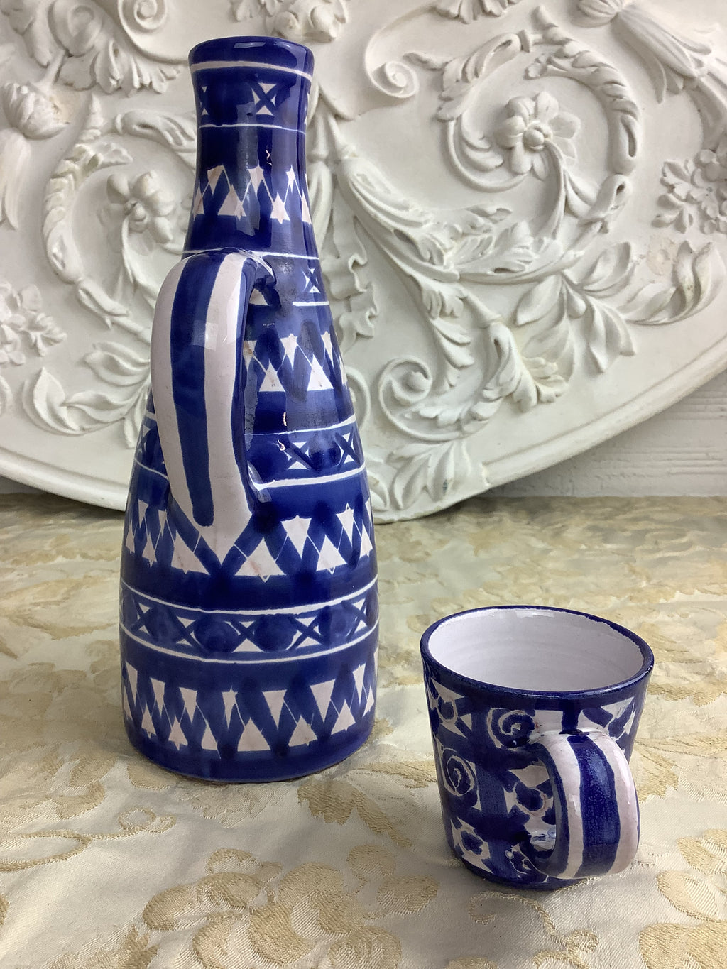 Pichet carafe en céramique bleu cobalt et blanc avec gobelet assorti – Réf. 27S