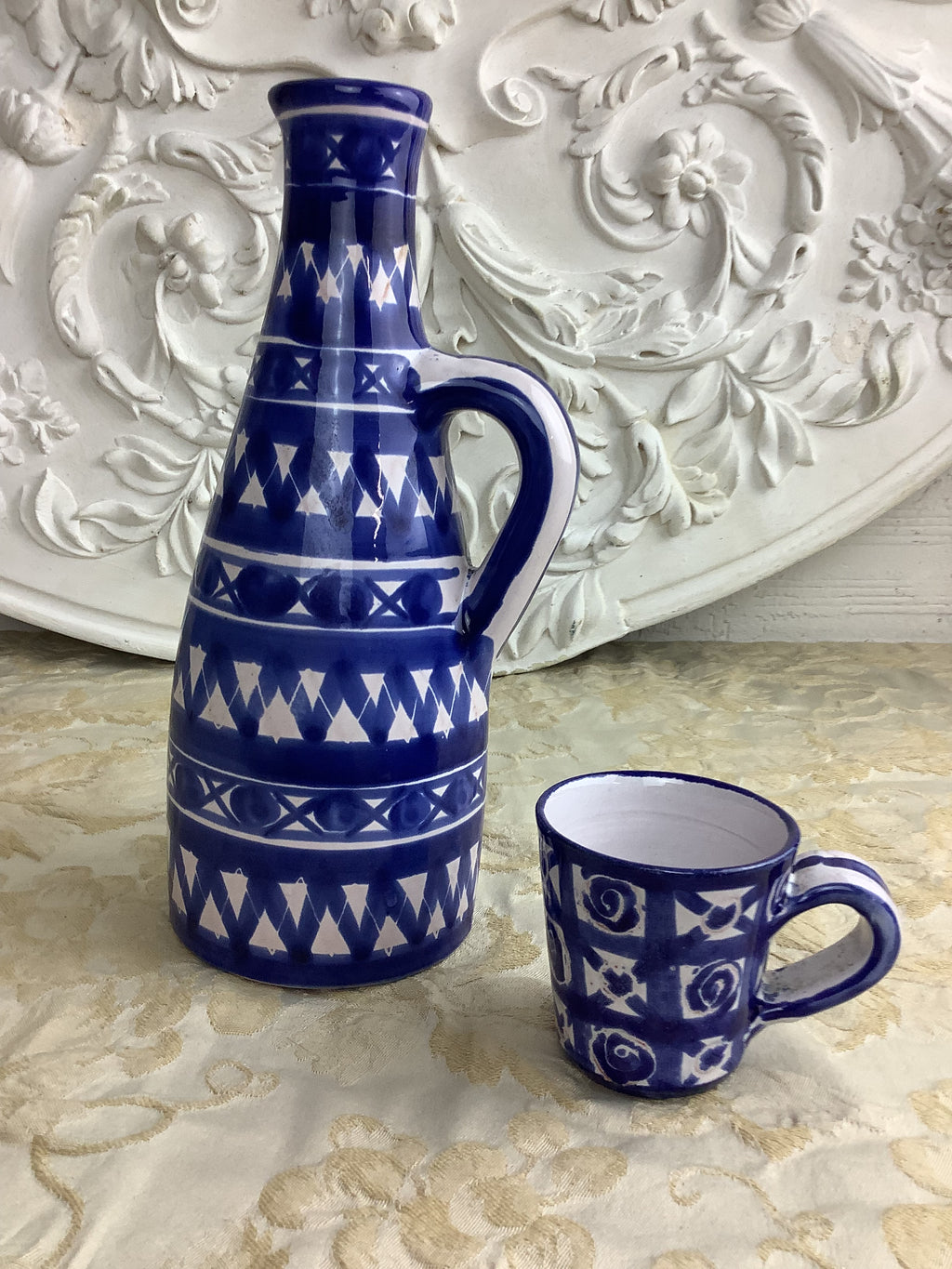 Pichet carafe en céramique bleu cobalt et blanc avec gobelet assorti – Réf. 27S