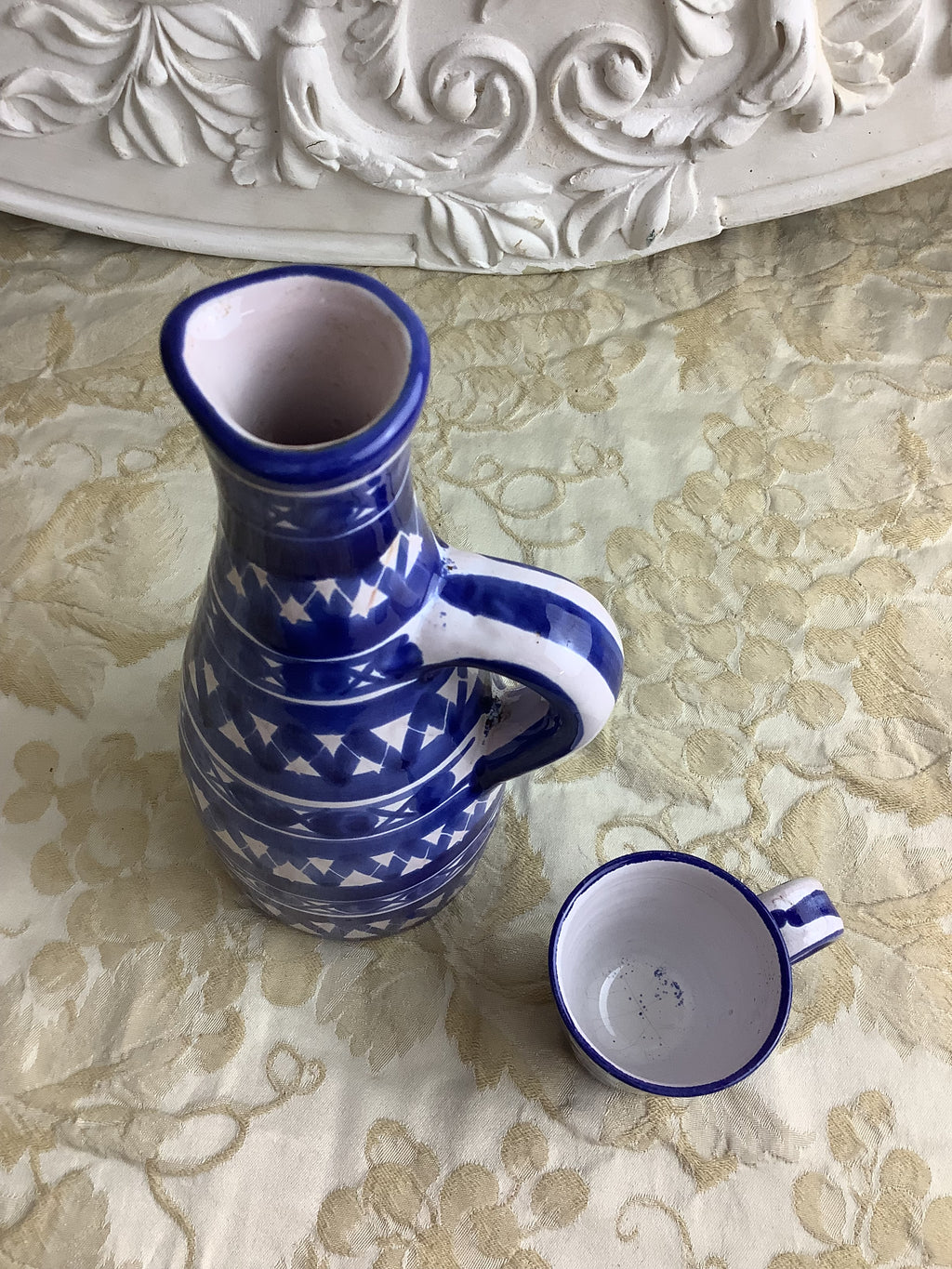 Pichet carafe en céramique bleu cobalt et blanc avec gobelet assorti – Réf. 27S