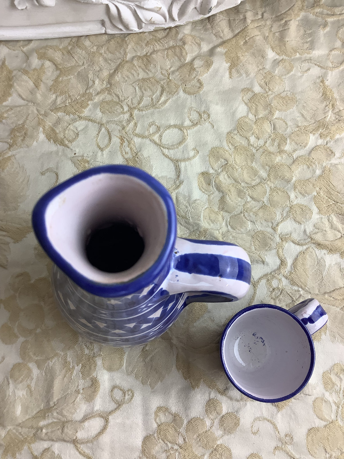 Pichet carafe en céramique bleu cobalt et blanc avec gobelet assorti – Réf. 27S