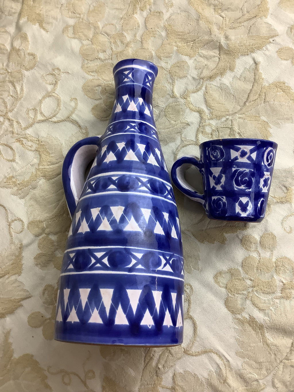 Pichet carafe en céramique bleu cobalt et blanc avec gobelet assorti – Réf. 27S