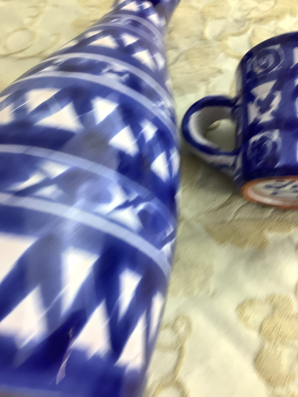 Pichet carafe en céramique bleu cobalt et blanc avec gobelet assorti – Réf. 27S