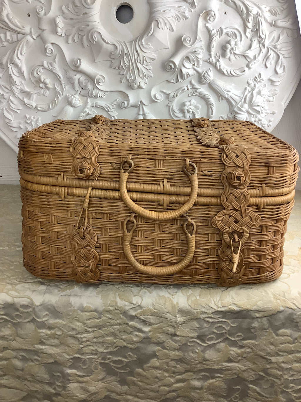 Ancienne valise de pique-nique en vannerie française, style Art Déco – Réf. 27D