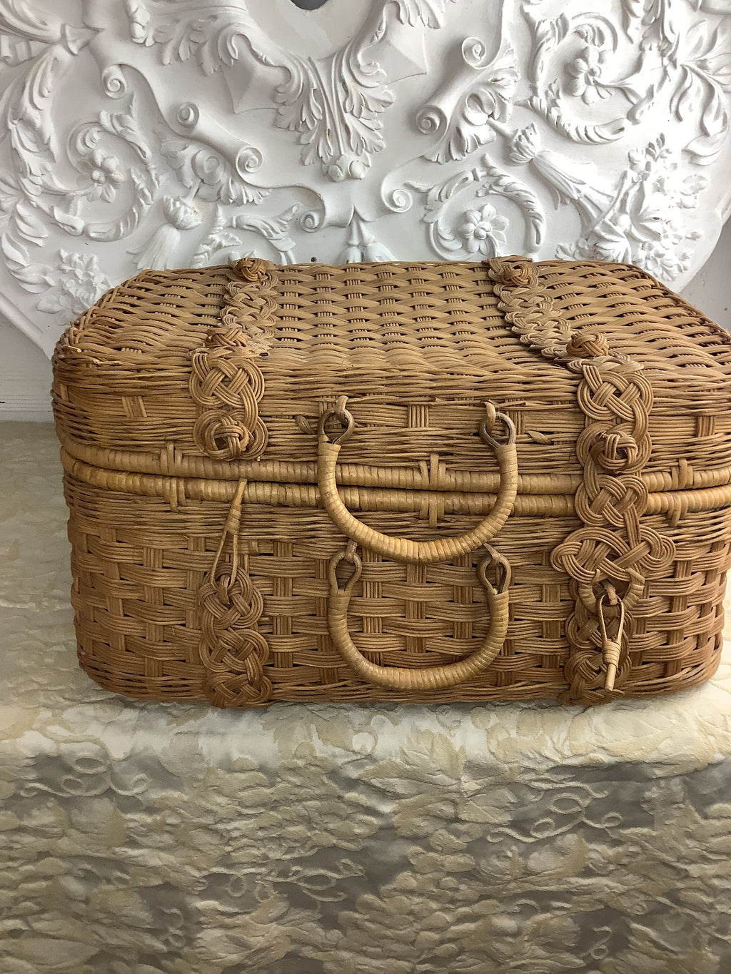 Ancienne valise de pique-nique en vannerie française, style Art Déco – Réf. 27D