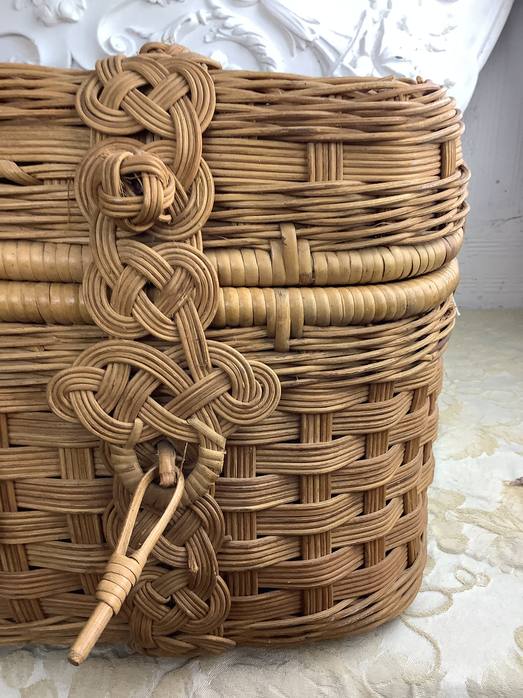 Ancienne valise de pique-nique en vannerie française, style Art Déco – Réf. 27D