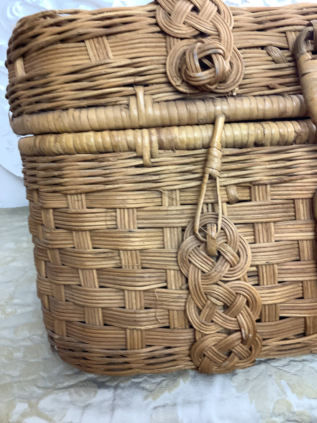Ancienne valise de pique-nique en vannerie française, style Art Déco – Réf. 27D
