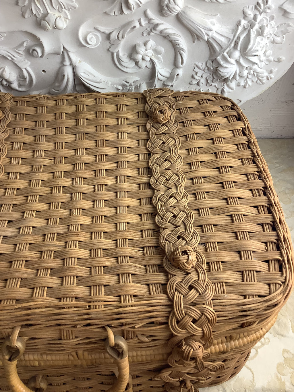 Ancienne valise de pique-nique en vannerie française, style Art Déco – Réf. 27D