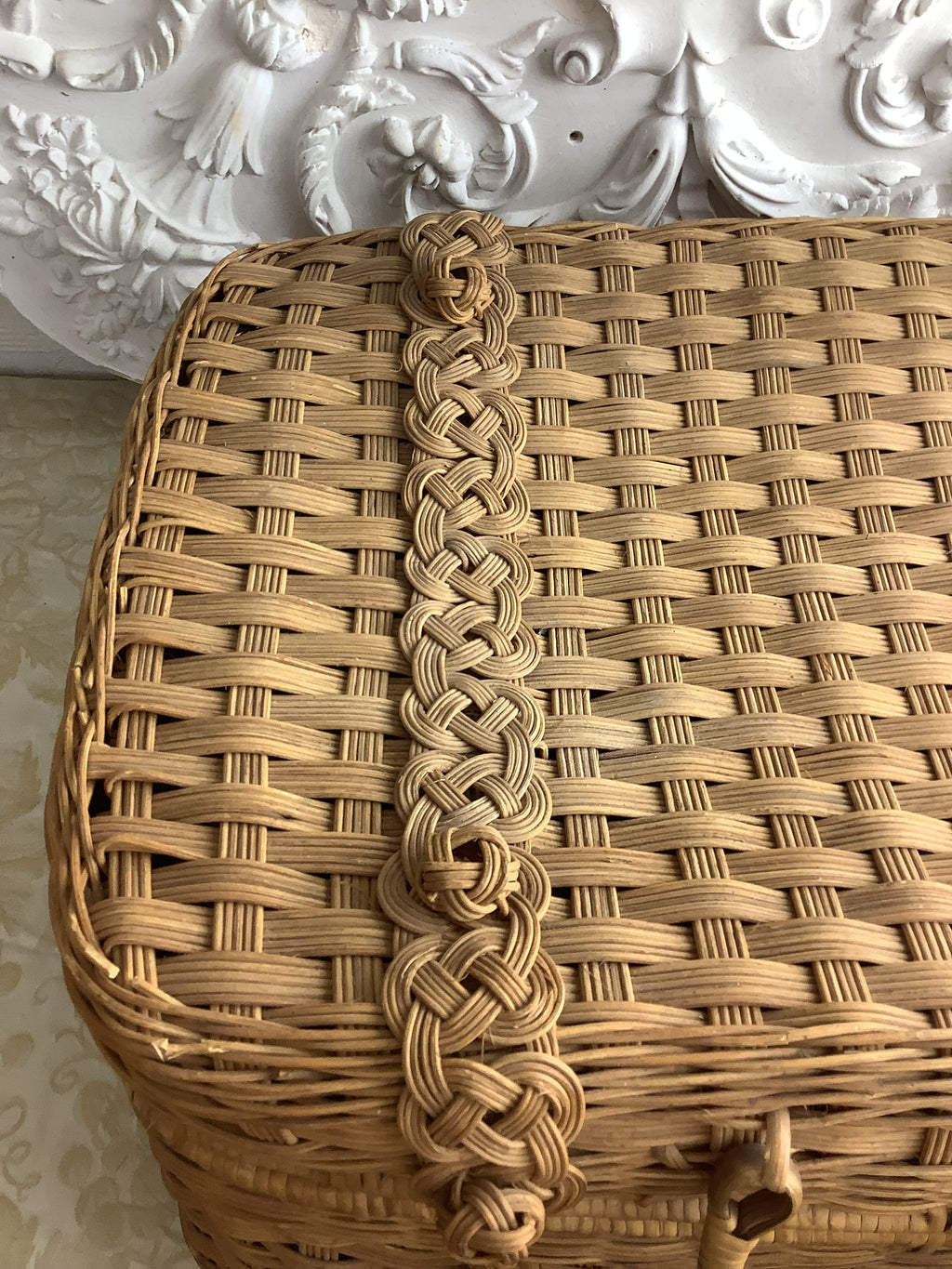 Ancienne valise de pique-nique en vannerie française, style Art Déco – Réf. 27D