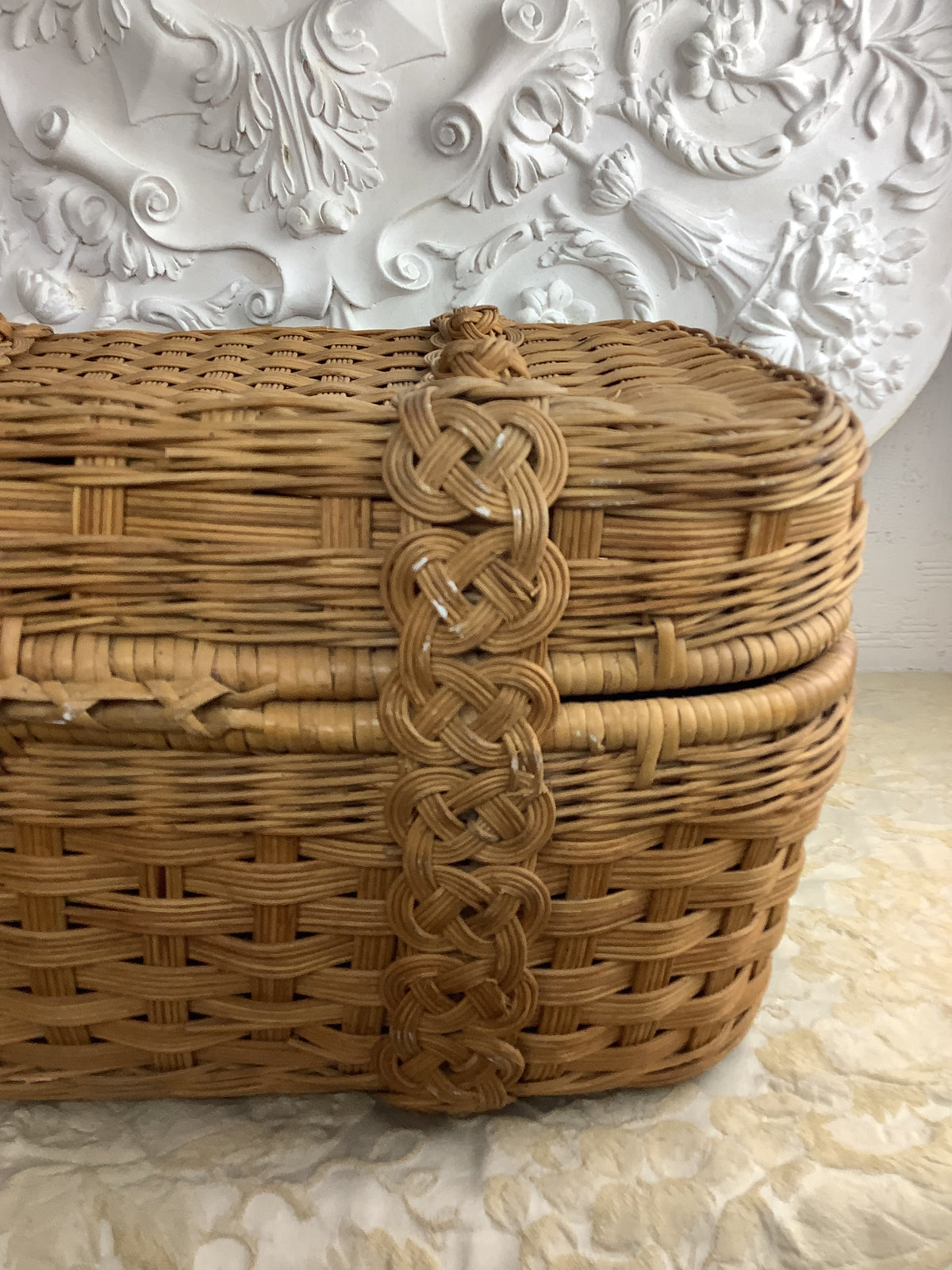 Ancienne valise de pique-nique en vannerie française, style Art Déco – Réf. 27D
