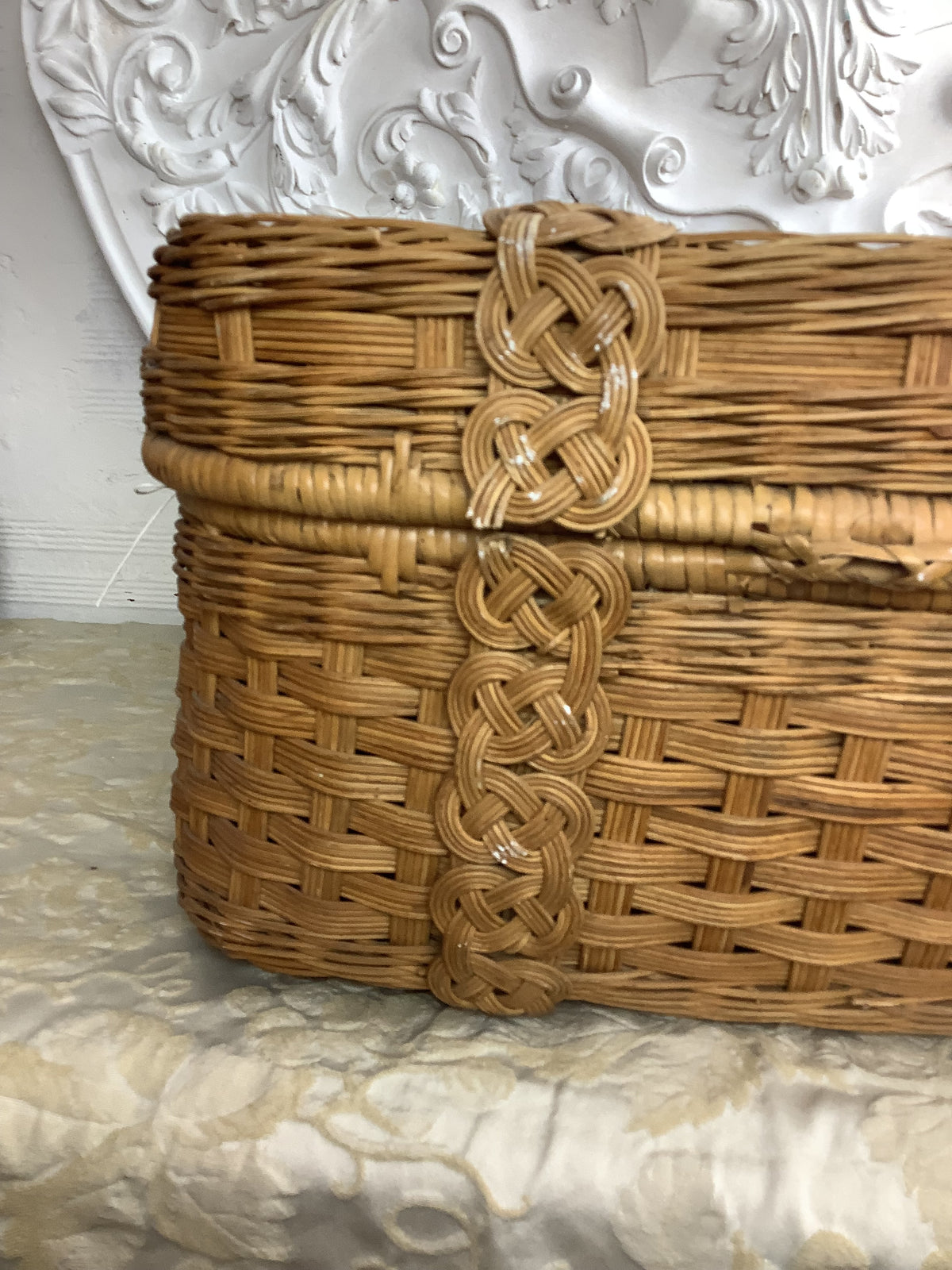 Ancienne valise de pique-nique en vannerie française, style Art Déco – Réf. 27D