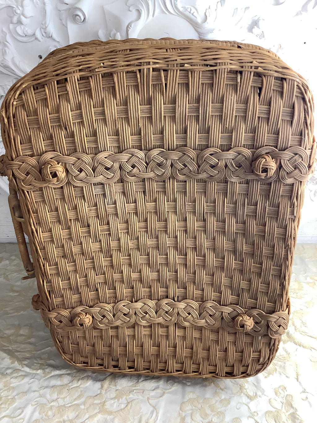 Ancienne valise de pique-nique en vannerie française, style Art Déco – Réf. 27D
