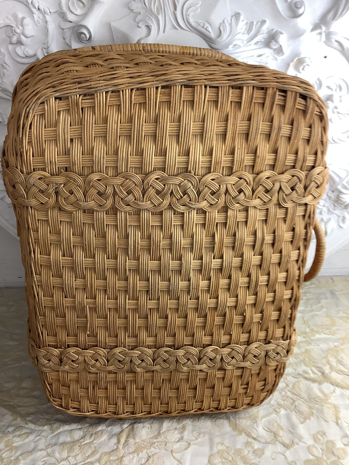 Ancienne valise de pique-nique en vannerie française, style Art Déco – Réf. 27D