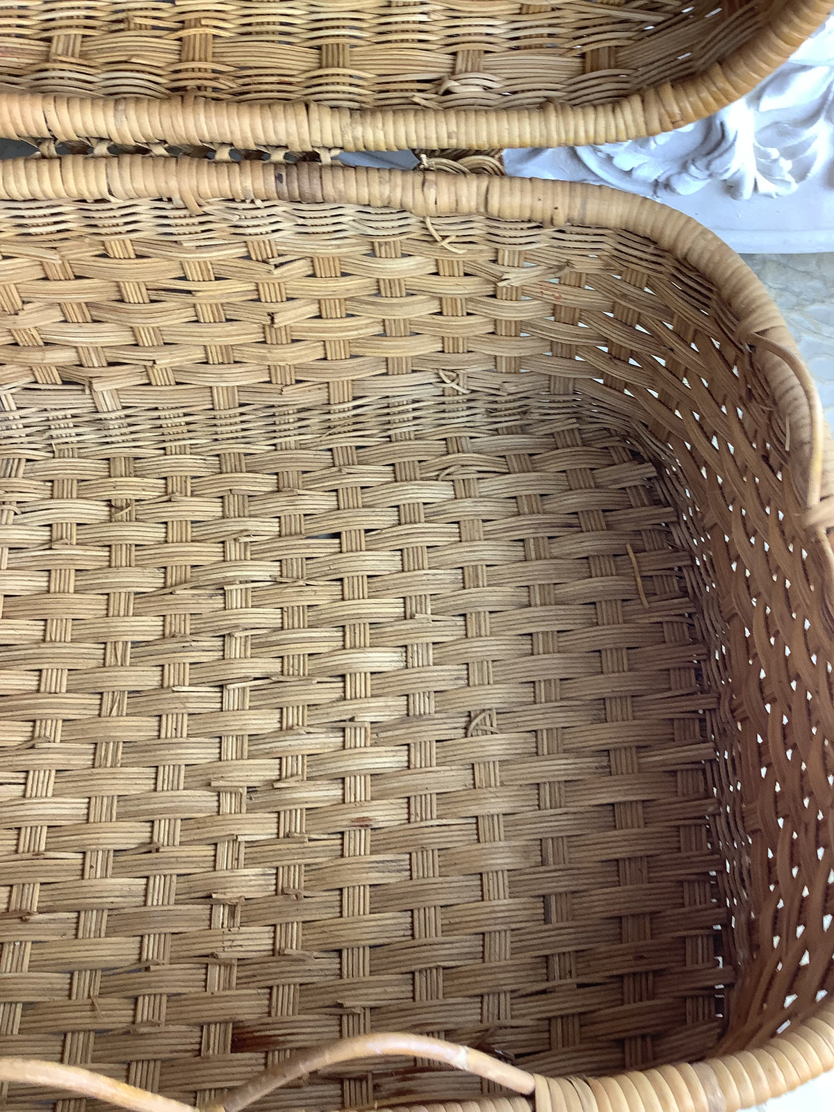 Ancienne valise de pique-nique en vannerie française, style Art Déco – Réf. 27D