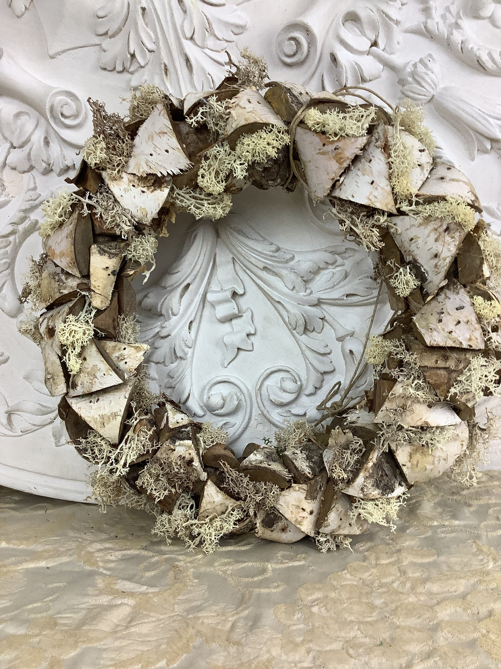 Couronne décorative végétale en écorce de bouleau et mousse d’Islande – REF C13