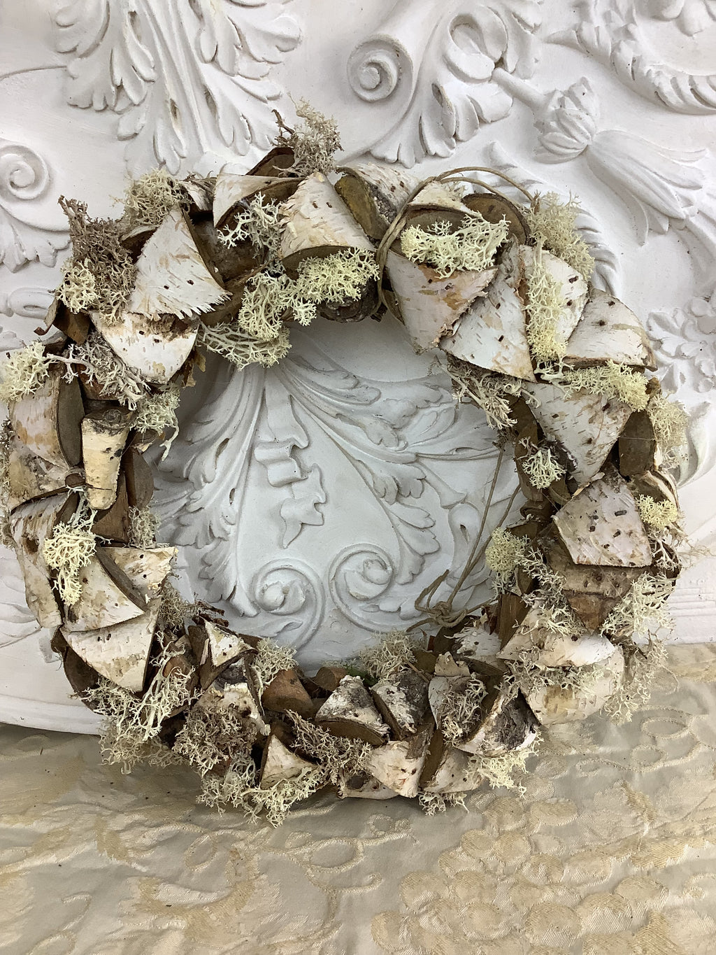 Couronne décorative végétale en écorce de bouleau et mousse d’Islande – REF C13