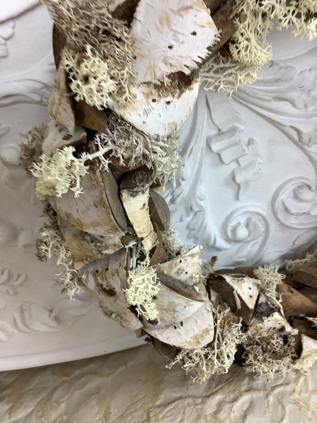 Couronne décorative végétale en écorce de bouleau et mousse d’Islande – REF C13