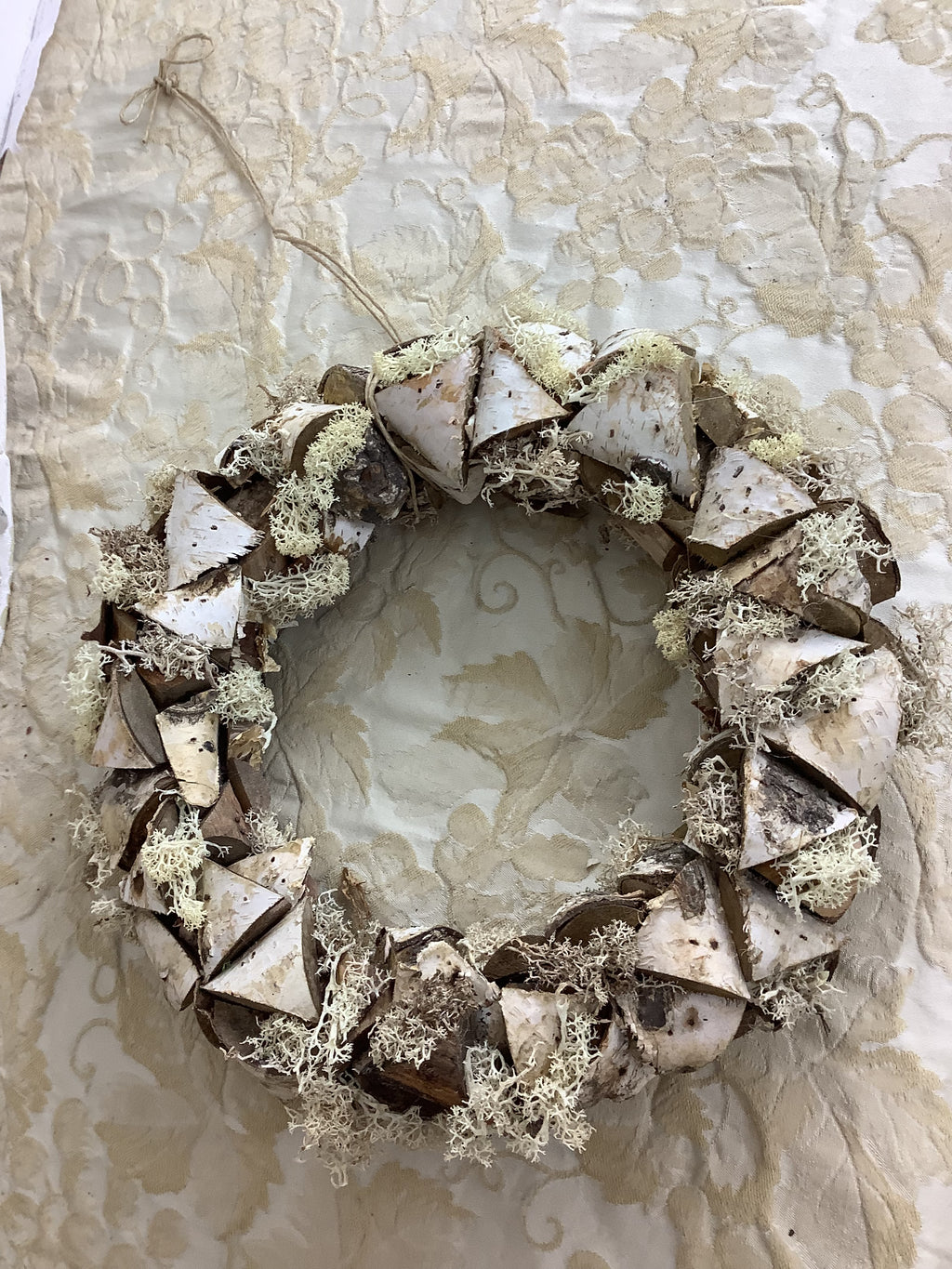 Couronne décorative végétale en écorce de bouleau et mousse d’Islande – REF C13