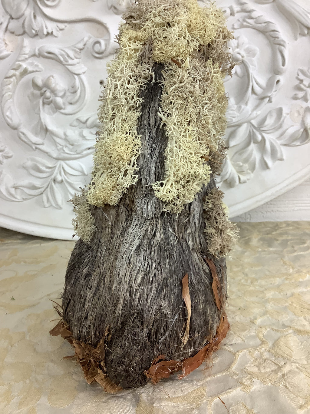 Marmotte décorative artisanale en écorce et mousse d’Islande – REF C11