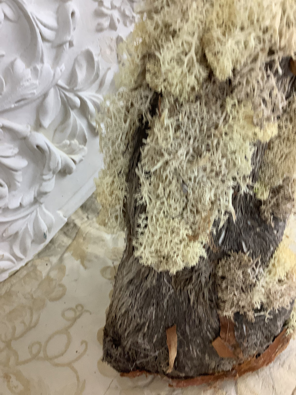 Marmotte décorative artisanale en écorce et mousse d’Islande – REF C11