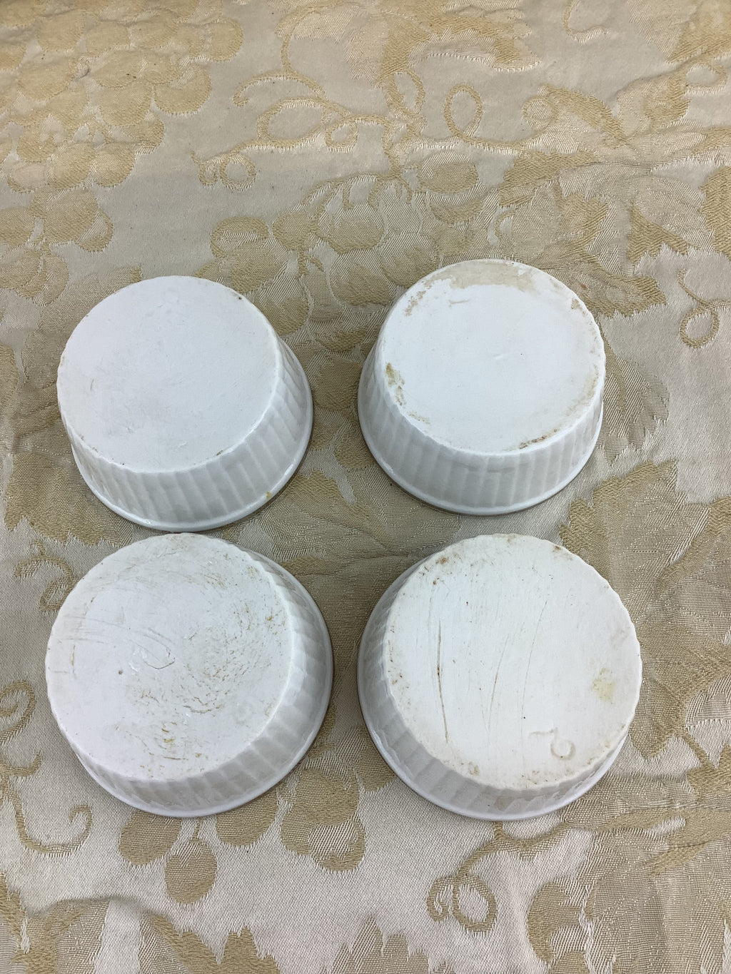 Lot de 4 coupes à soufflé en porcelaine blanche, liseré argenté – Ref 12F