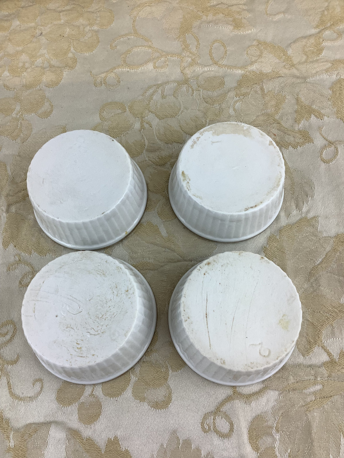 Lot de 4 coupes à soufflé en porcelaine blanche, liseré argenté – Ref 12F